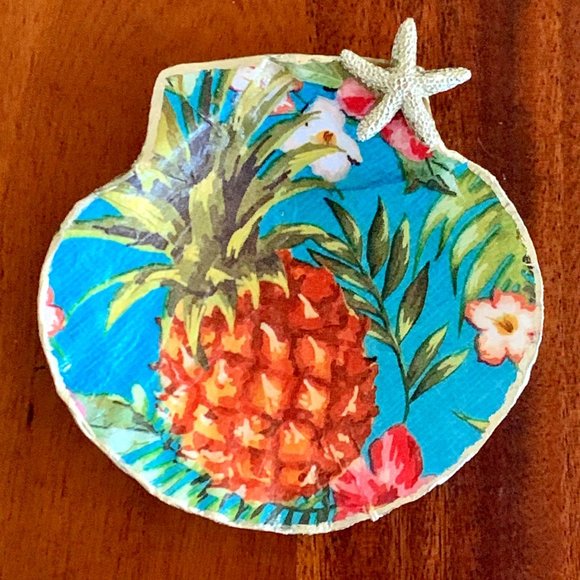 Scallop Shell Jewelry Keeper - Pineapple & Pacific - Picture 1 of 3
